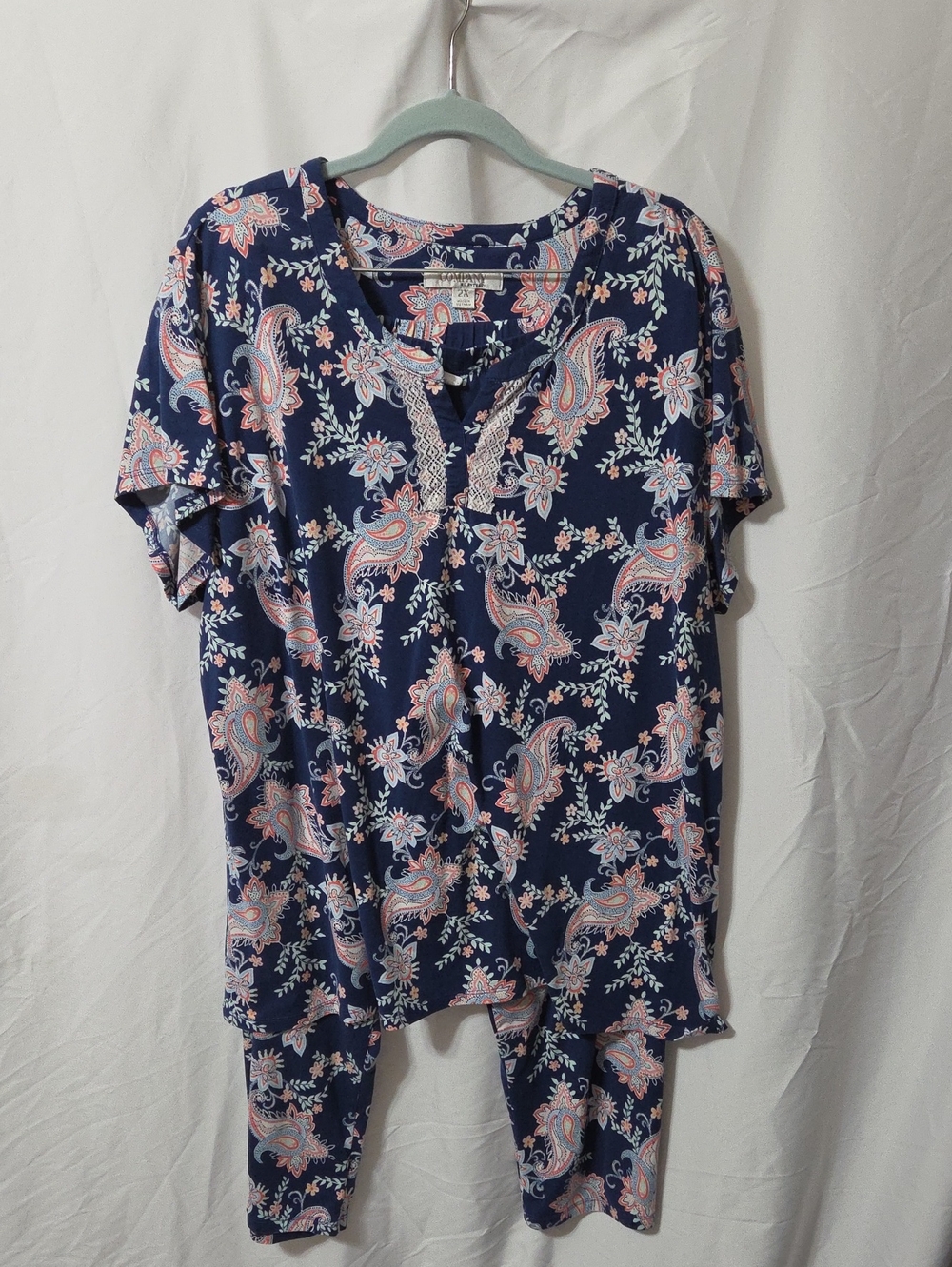 Blue, Pink & White Paisley Design 2 Piece Pajama Set, Size 2X, Like New Cond